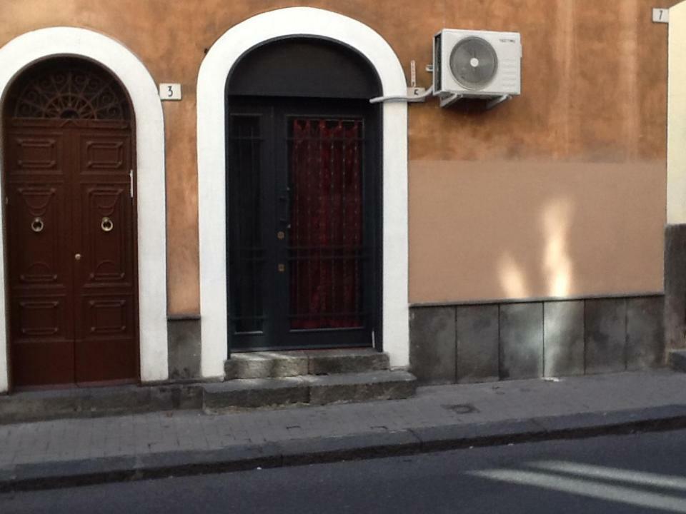 Gisira Apartments Al Borgo Catania Bagian luar foto